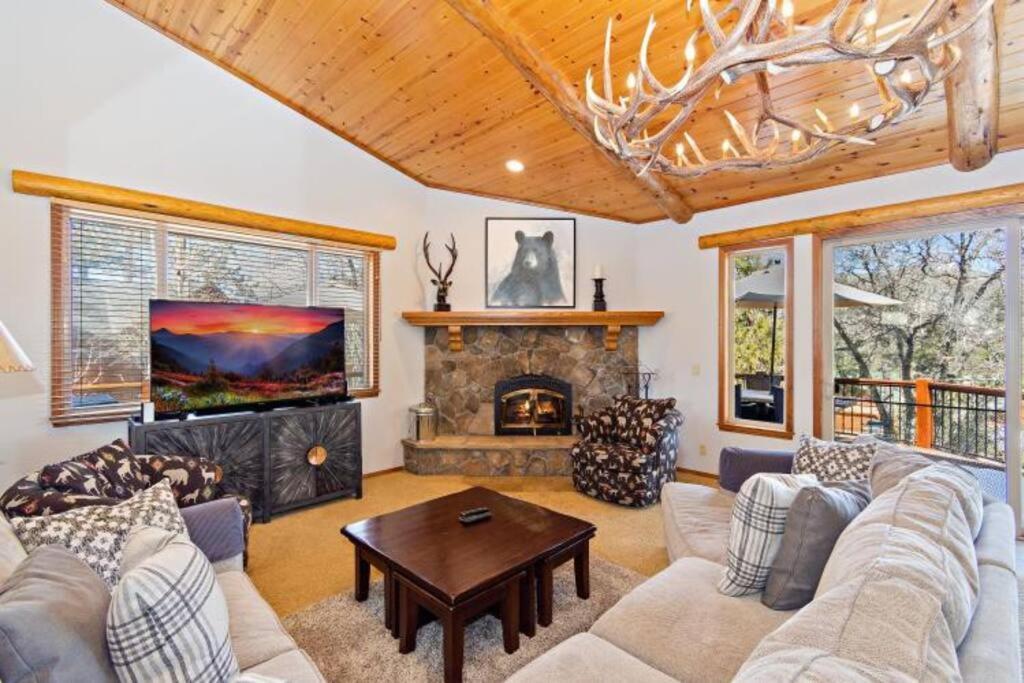 Custom Single Story Cabin With Jacuzzi Pool Table & Big Game Room With Arcade Games ビッグ・ベアー・レイク エクステリア 写真