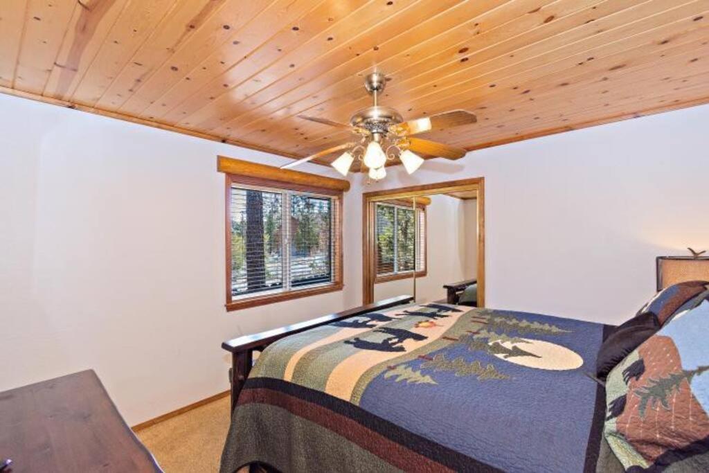 Custom Single Story Cabin With Jacuzzi Pool Table & Big Game Room With Arcade Games ビッグ・ベアー・レイク エクステリア 写真