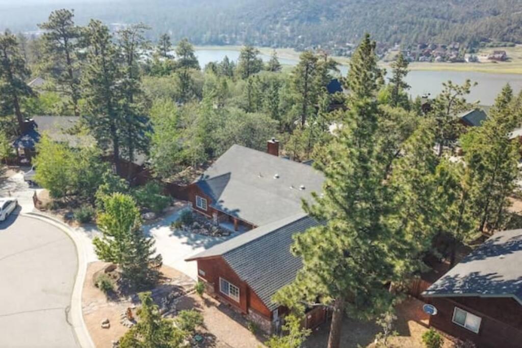 Custom Single Story Cabin With Jacuzzi Pool Table & Big Game Room With Arcade Games ビッグ・ベアー・レイク エクステリア 写真