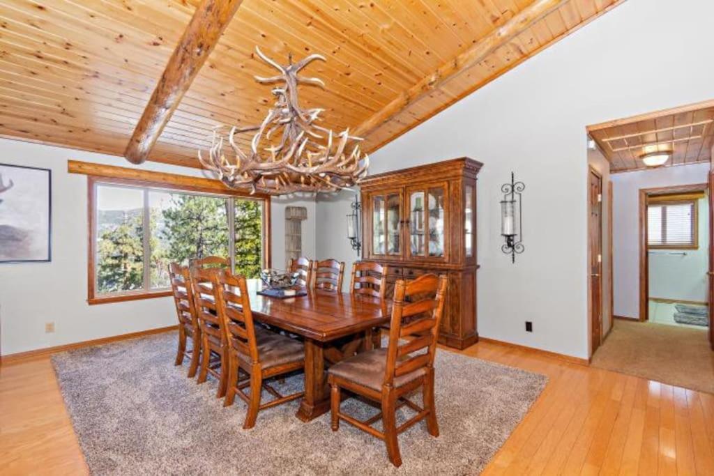 Custom Single Story Cabin With Jacuzzi Pool Table & Big Game Room With Arcade Games ビッグ・ベアー・レイク エクステリア 写真