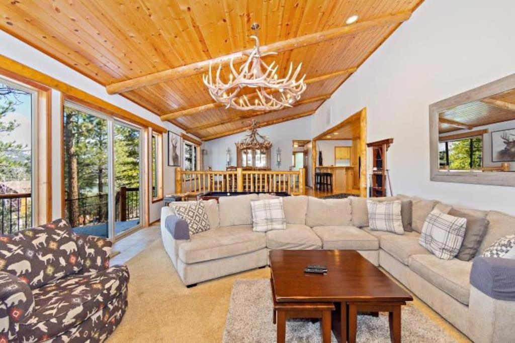 Custom Single Story Cabin With Jacuzzi Pool Table & Big Game Room With Arcade Games ビッグ・ベアー・レイク エクステリア 写真