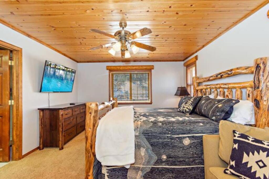 Custom Single Story Cabin With Jacuzzi Pool Table & Big Game Room With Arcade Games ビッグ・ベアー・レイク エクステリア 写真