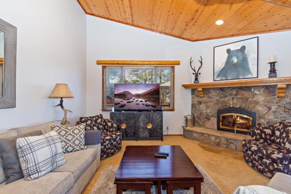 Custom Single Story Cabin With Jacuzzi Pool Table & Big Game Room With Arcade Games ビッグ・ベアー・レイク エクステリア 写真