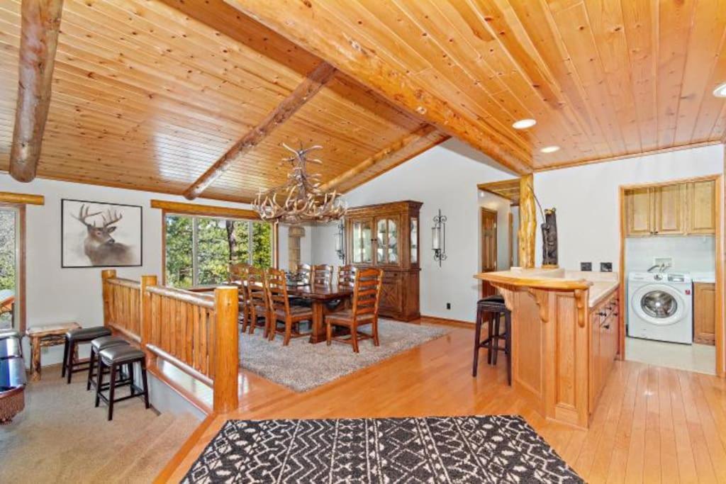 Custom Single Story Cabin With Jacuzzi Pool Table & Big Game Room With Arcade Games ビッグ・ベアー・レイク エクステリア 写真