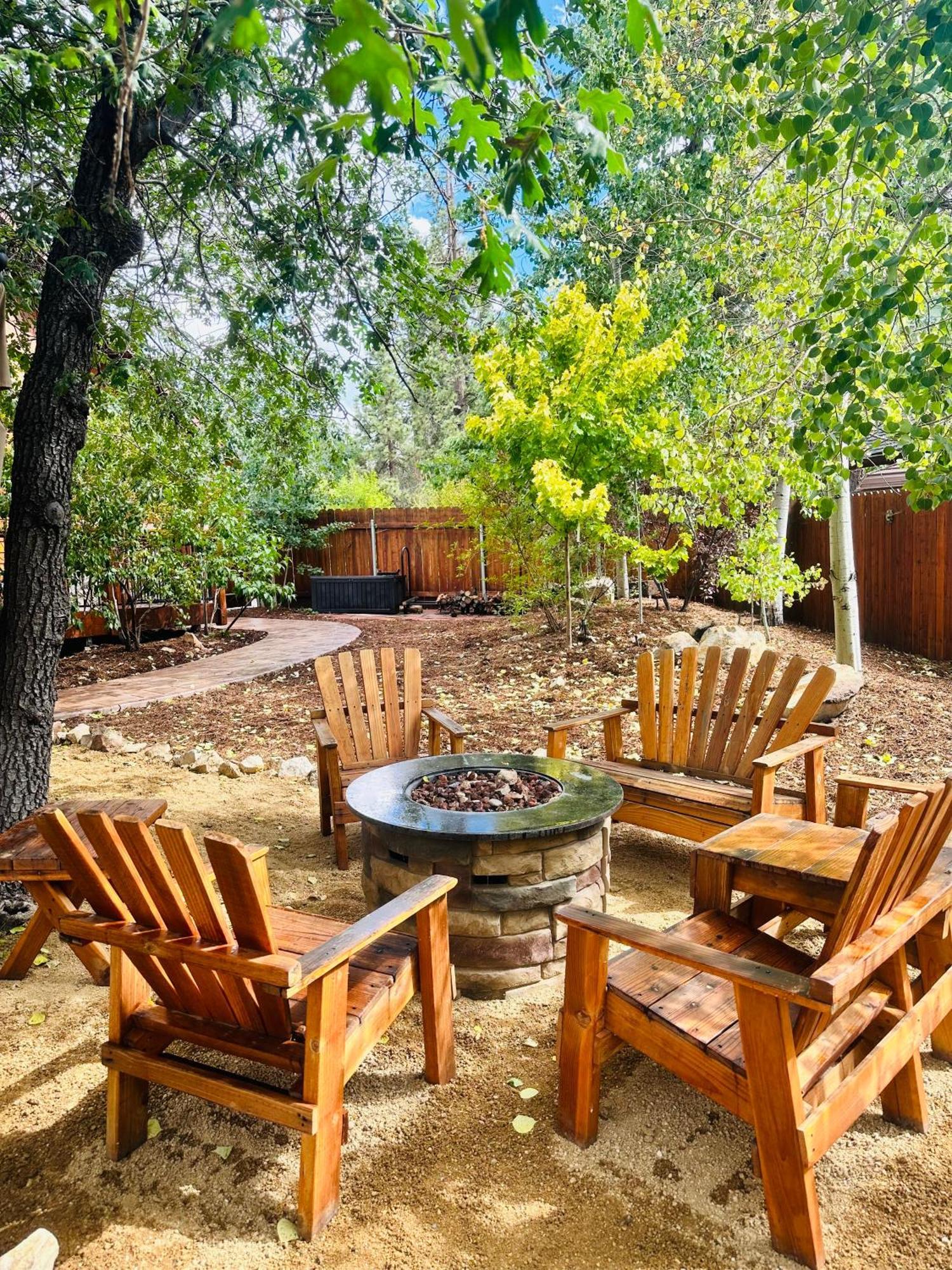 Custom Single Story Cabin With Jacuzzi Pool Table & Big Game Room With Arcade Games ビッグ・ベアー・レイク エクステリア 写真